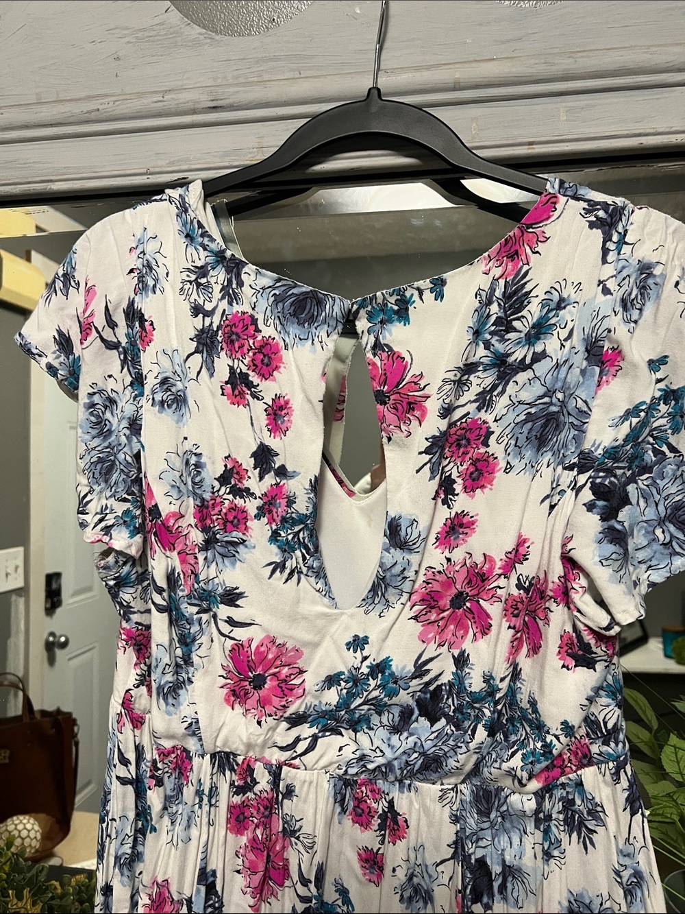 TORRID Floral V-Neck Maxi Dress in White with Pink & Blue Floral Print - Picture 6 of 7